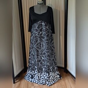 Vintage 80's, black with white design, 3/4 sleeves, very long maxi dress